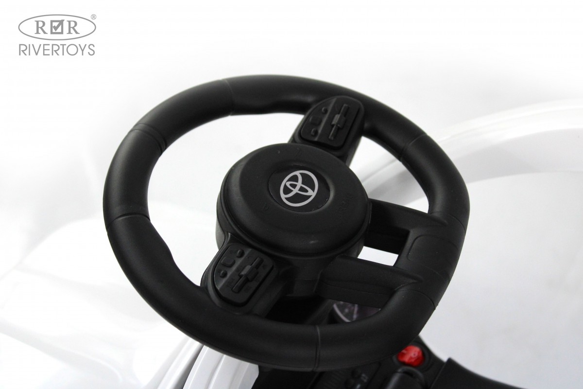 Купить Детский толокар RIVERTOYS Toyota Land Cruiser 300 Z002ZZ-C