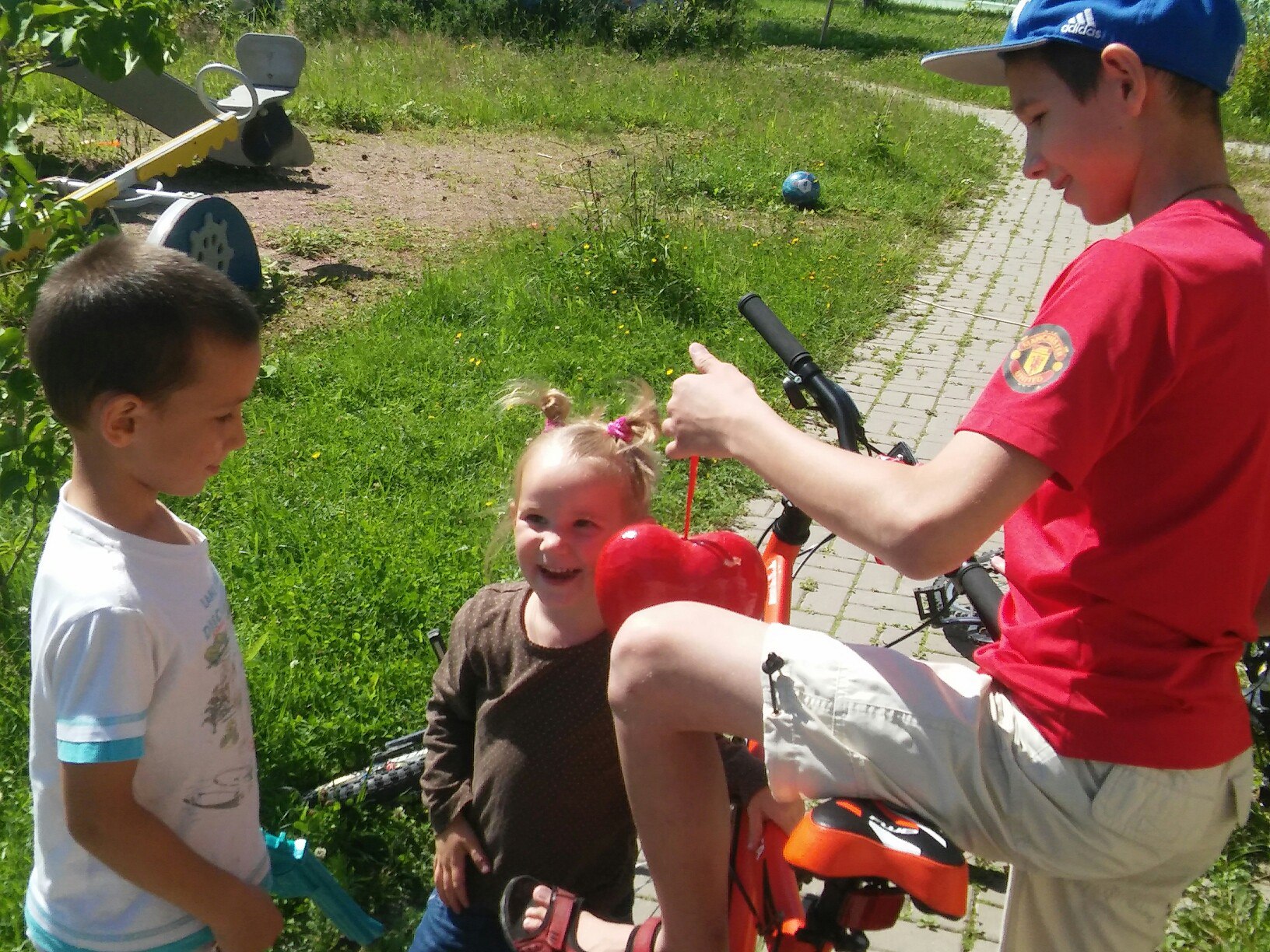 MNEUTq4dFIc.jpg